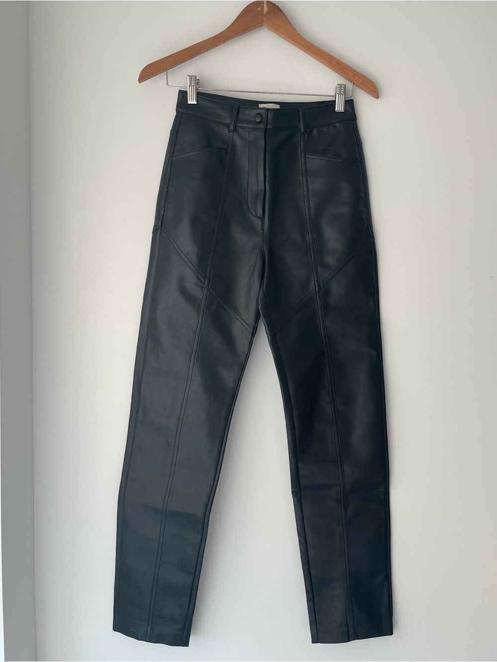 Wilfred (Aritzia) Rebel faux leather pants in black size 2